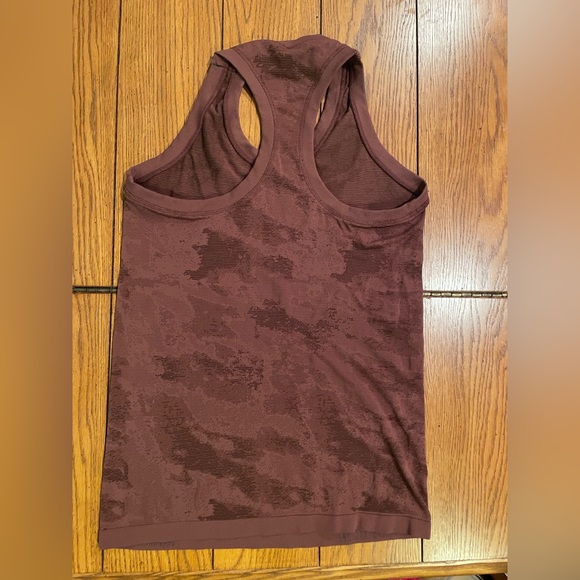 EUC Athleta Momentum Camo Tank, size small, brown camo color - Picture 4 of 5